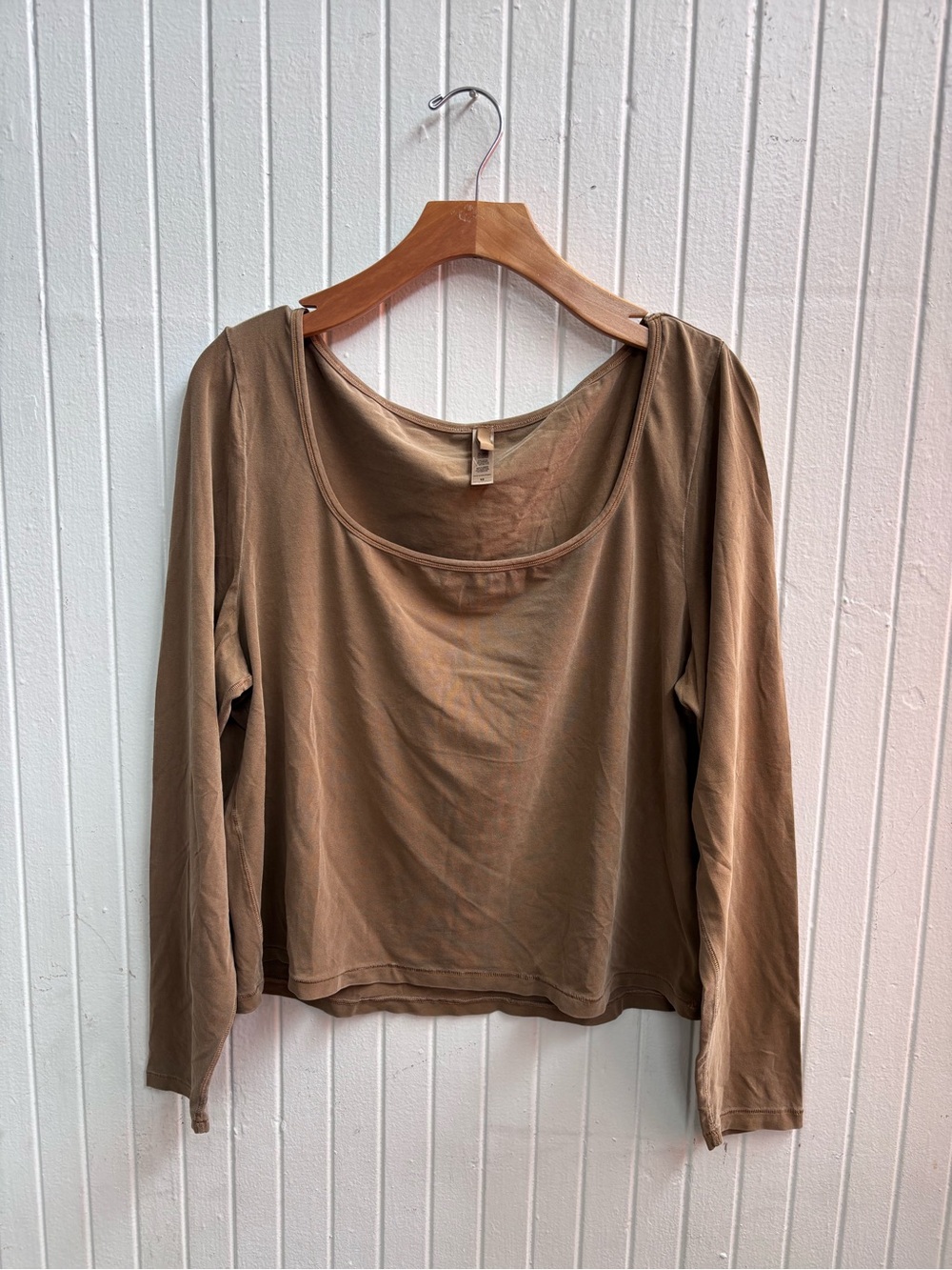 SKIMS Women's Long Sleeve Scoop Neck Top in Brown